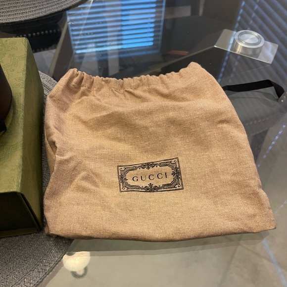 Gucci used belt with bag and box size 110 in great condition worn twice and real - Picture 9 of 10